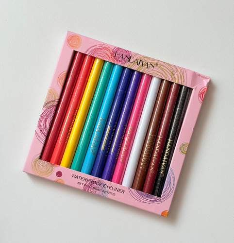 خط چشم ماژیکی رنگارنگ^