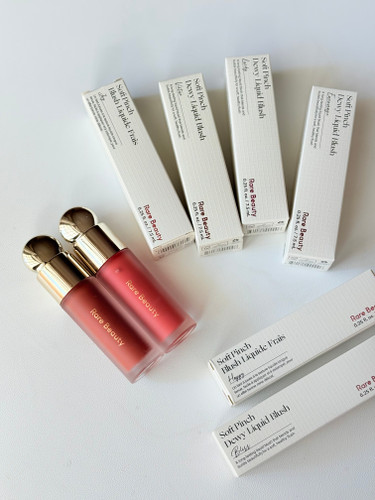 رژگونه سلنا گومز^